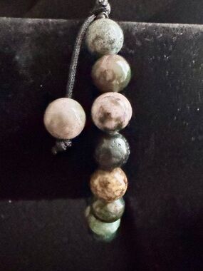 Handcrafted Green and Beige Agate Bead Bracelet
